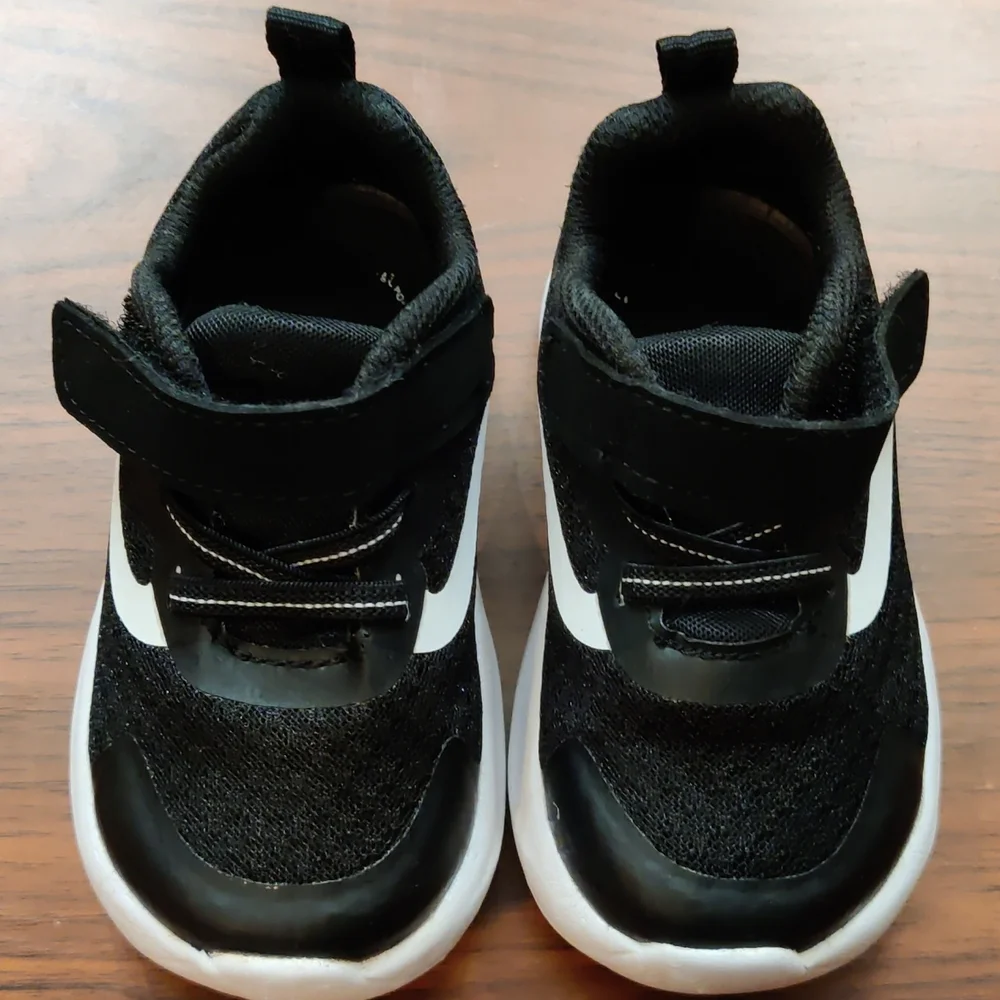 ***Athletic Sneakers Boys(5) Toddlers. - Picture 1 of 6